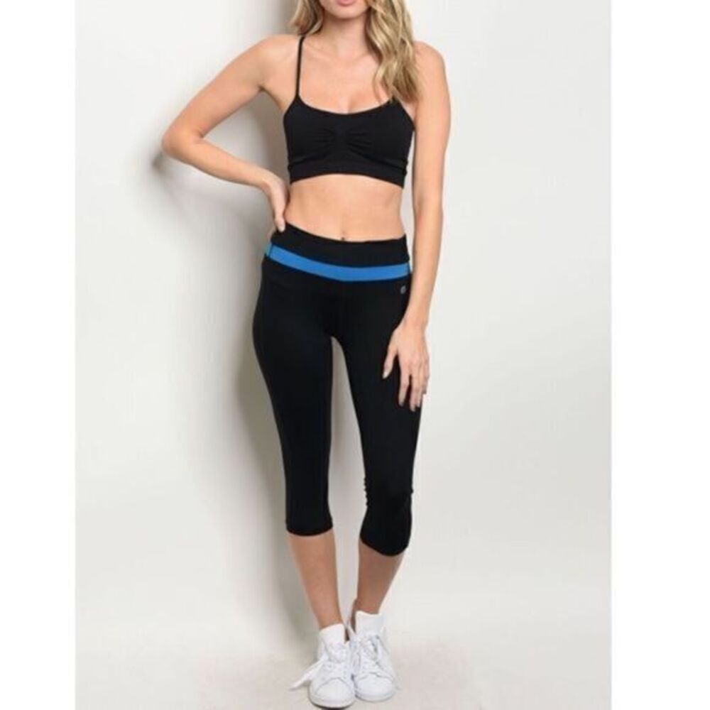 TURQUOISE WAISTBAND ATHLETIC CAPRI LEGGINGS